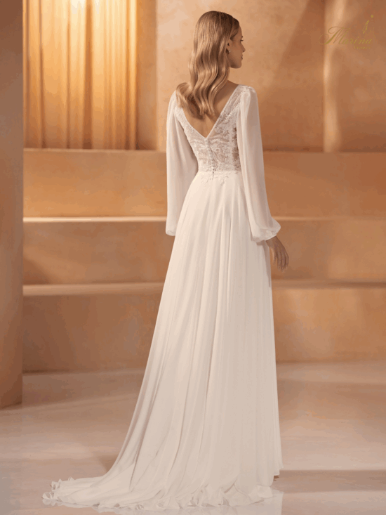 ROBE AVEC MANCHES FLUIDES ET BAS FLUIDE AVEC FENTE