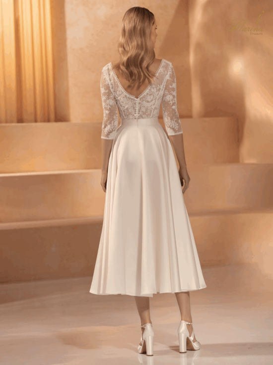 ROBE COURTE MANCHES AVEC DENTELLE