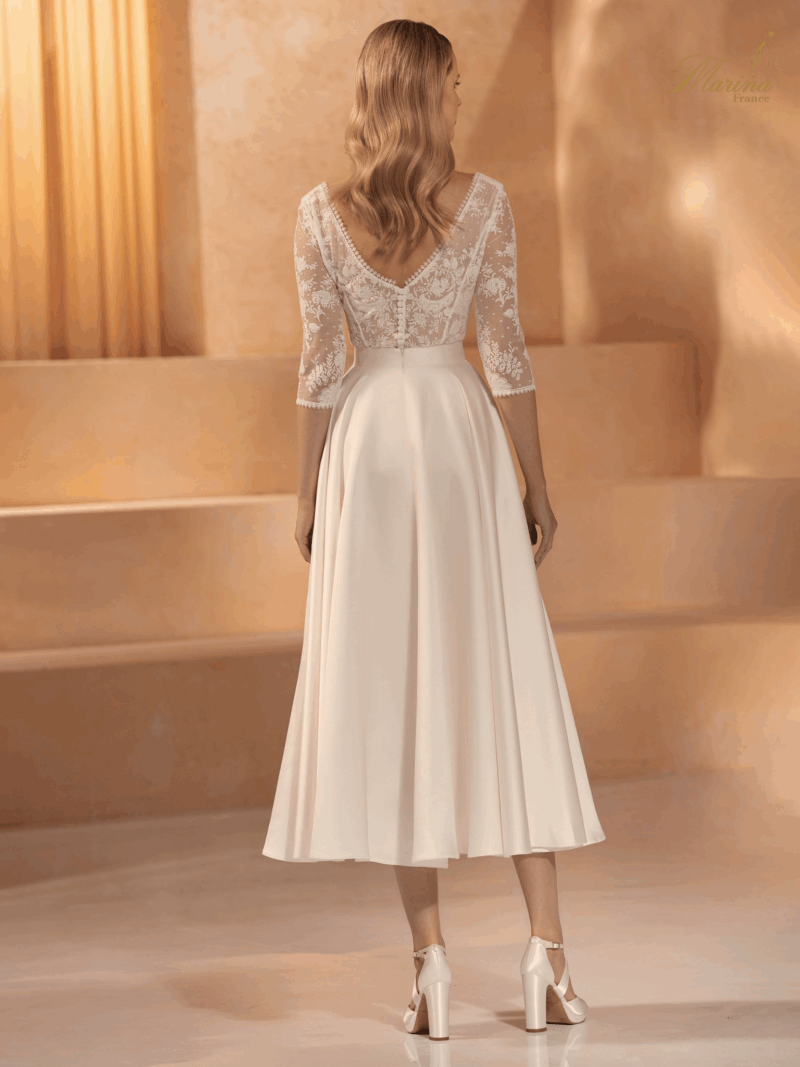 ROBE COURTE MANCHES AVEC DENTELLE