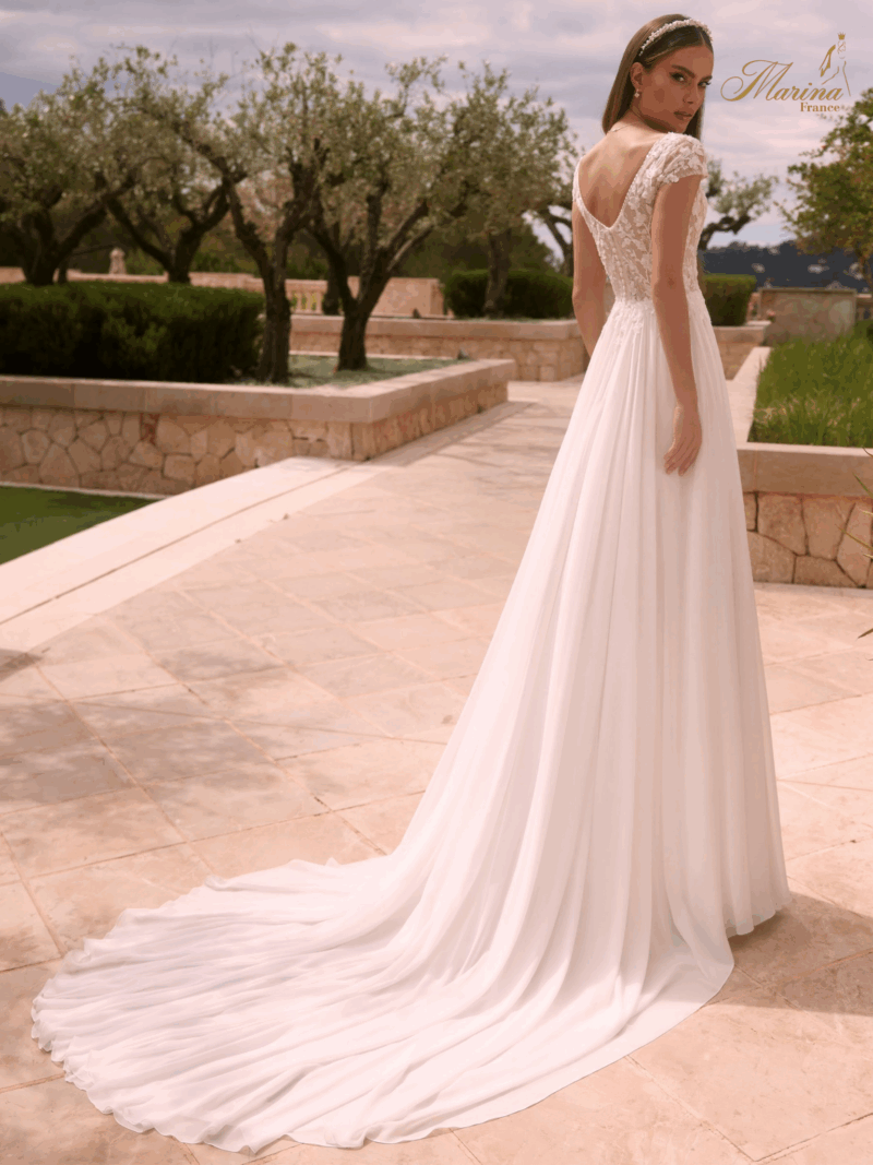 ROBE DENTELLE ET BAS FLUIDE