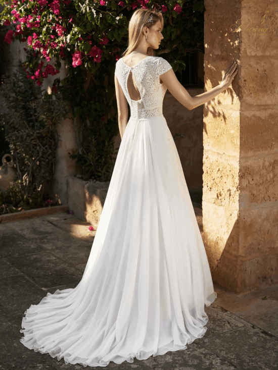 ROBE HAUT EN DENTELLE ET DOS EN TRIANGLE T BAS FLUIDE