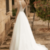 ROBE DENTELLE ET CEINTURE EN SATIN AVEC BAS EN TULLE