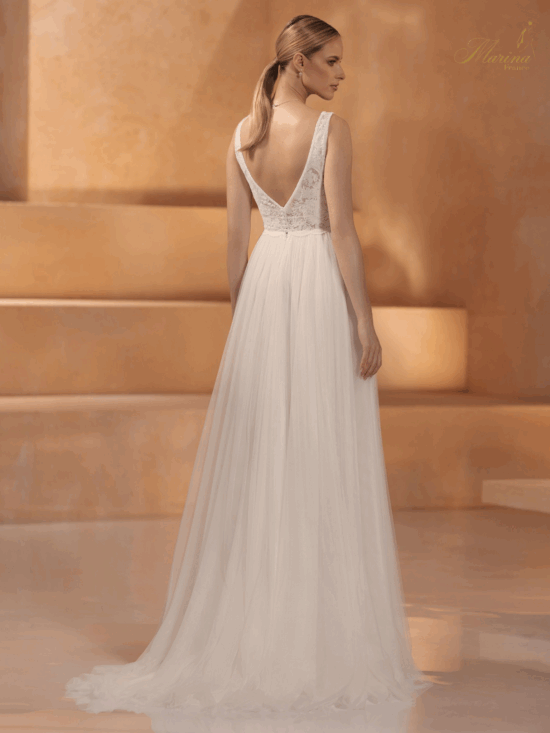 ROBE EN DENTELLE RT BAS EN TULLE AVEC FENTE