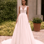 ROBE PRINCESSE AVEC DENTELLE ET PAILLETÉS