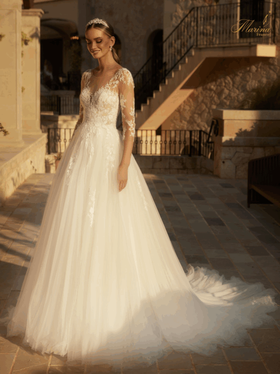 ROBE AVEC MANCHES ET TULLE