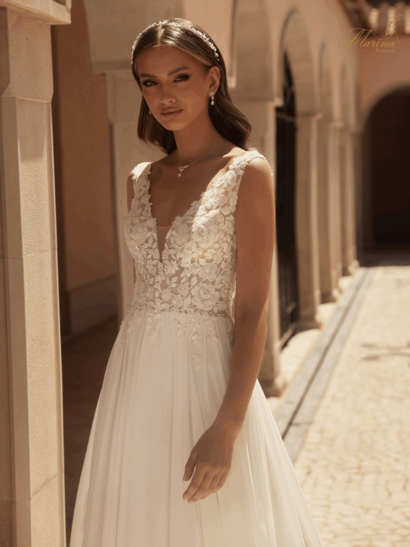 Robe dentelle a fleurs et Strasses et bas fluide