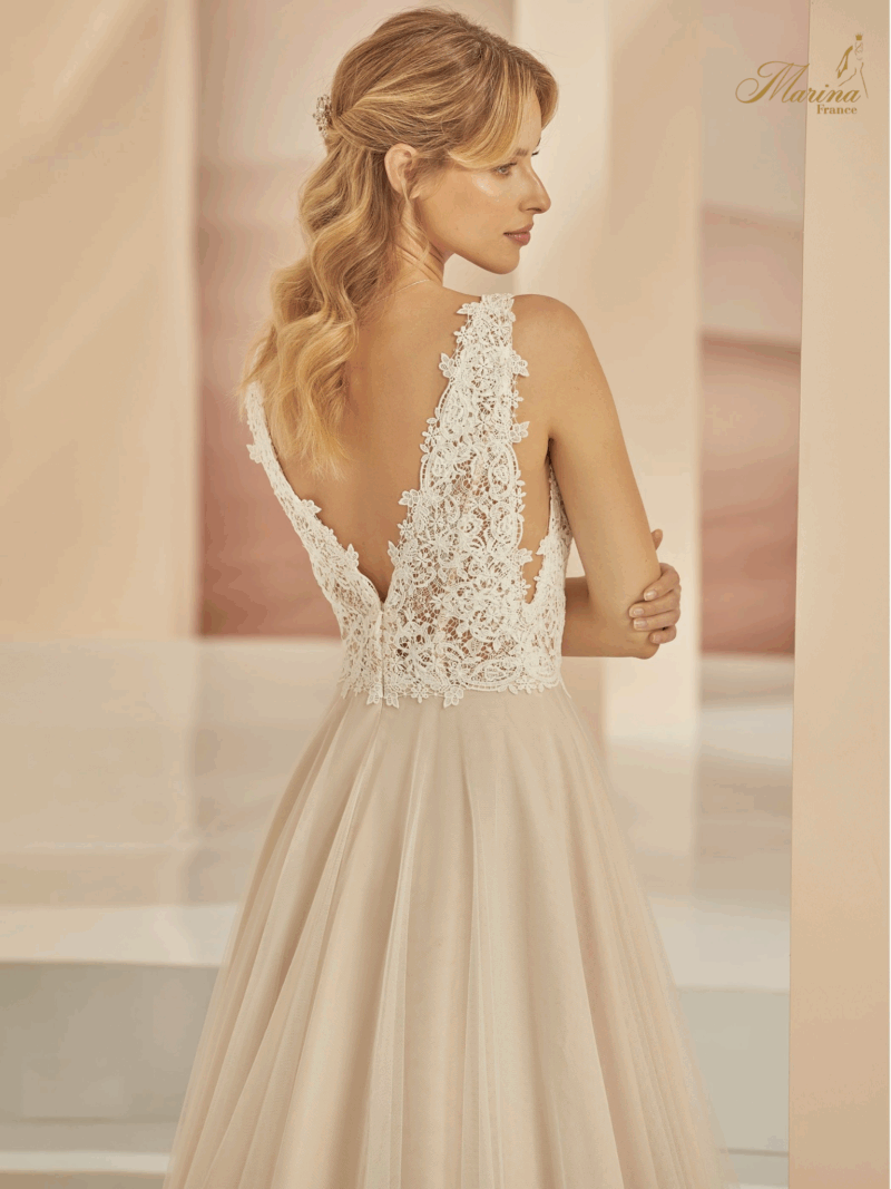 Robe dentelle, couleur nude