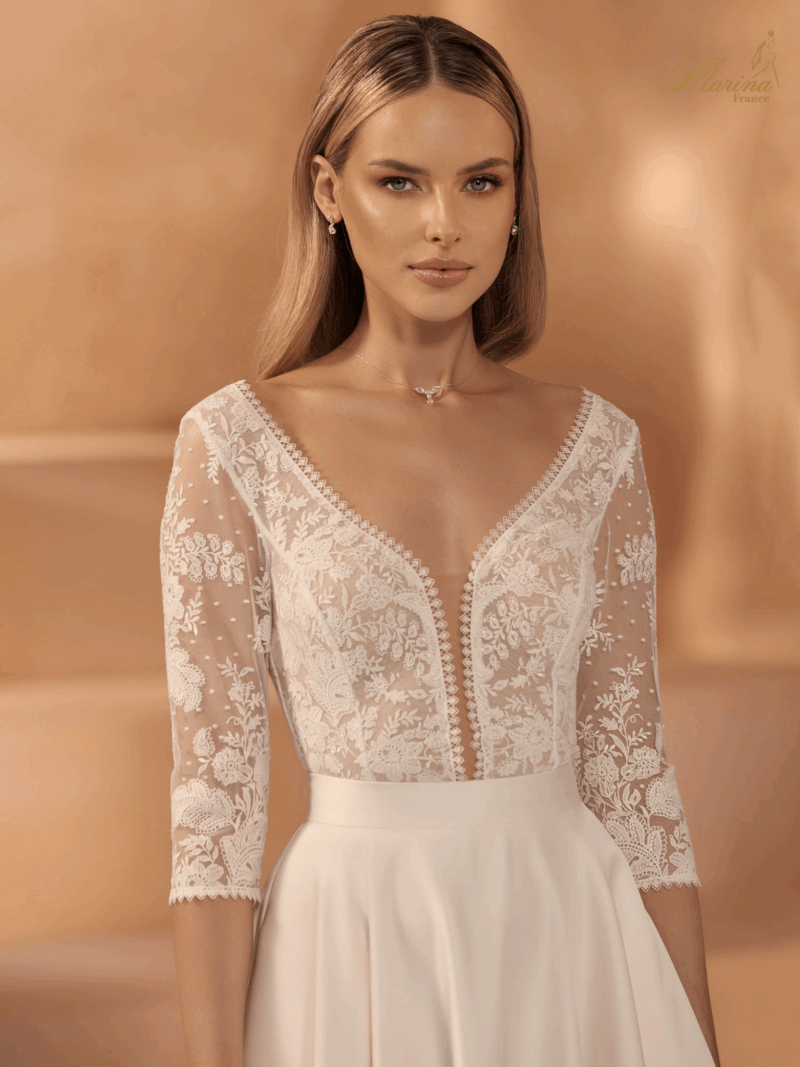 ROBE COURTE MANCHES AVEC DENTELLE