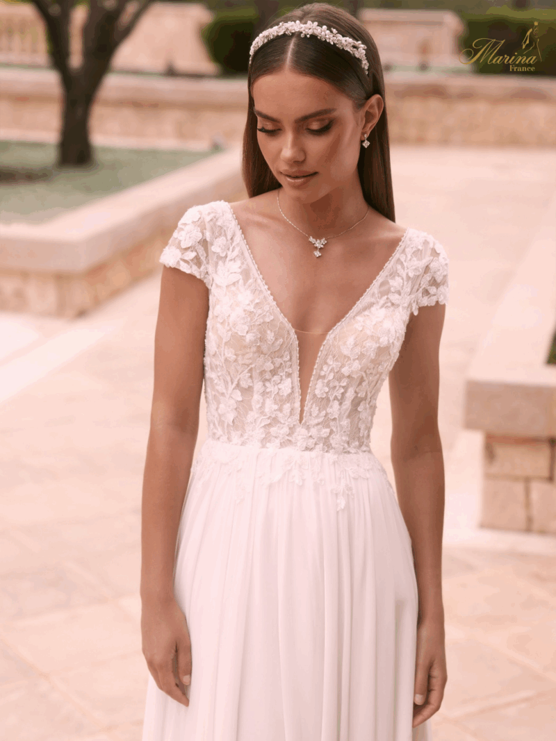 ROBE DENTELLE ET BAS FLUIDE
