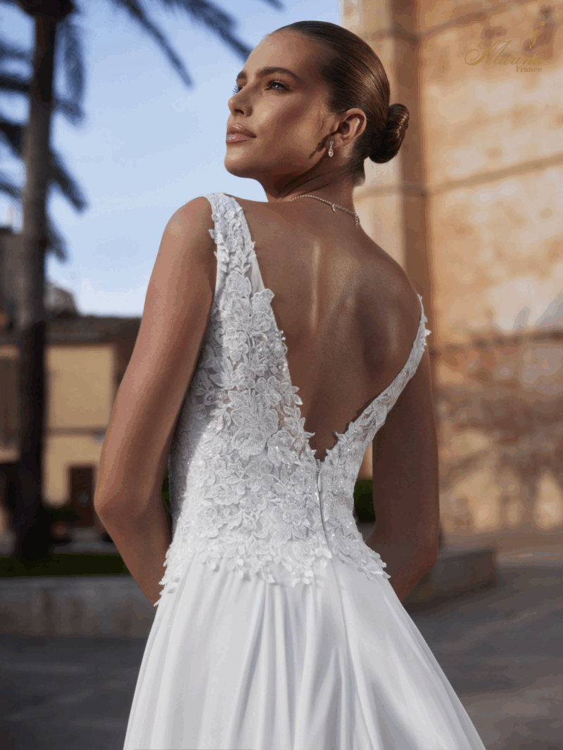 ROBE HAUT EN DENTELLE ET BAS FLUIDE