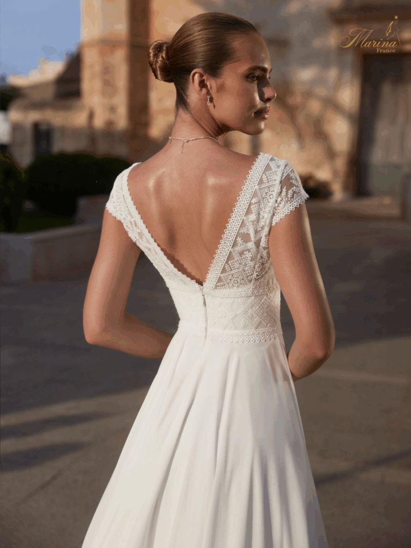 Robe dentelle avec bas fluide