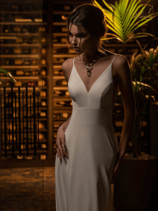 Robe simple prestige en mousseline avec dos en v