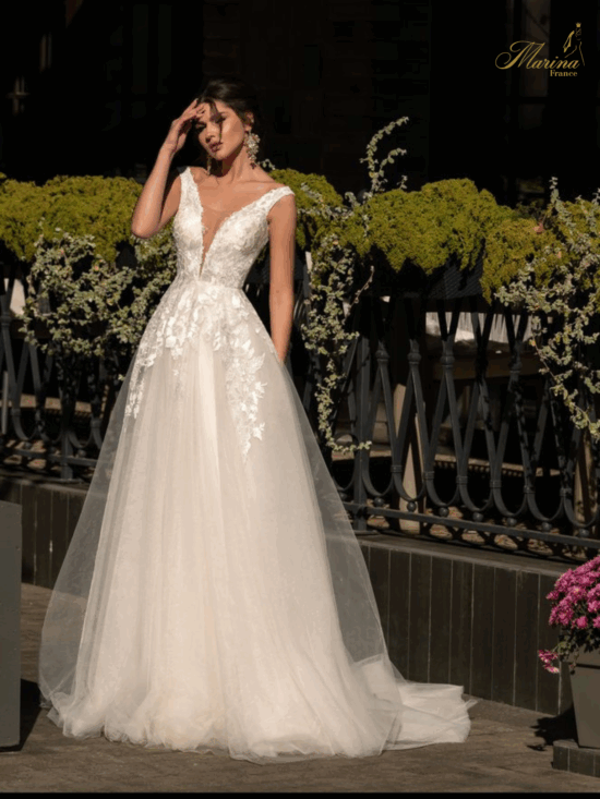 Robe dentelle avec bas en tulle