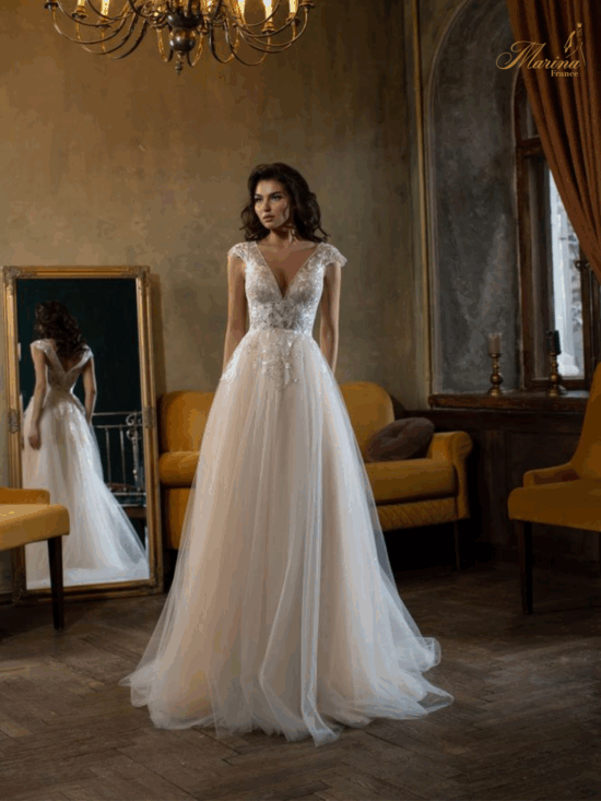 ROBE AVEC MANCHES FLUIDES ET BAS FLUIDE AVEC FENTE
