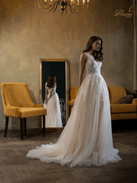 ROBE DENTELLE AVEC TULLE