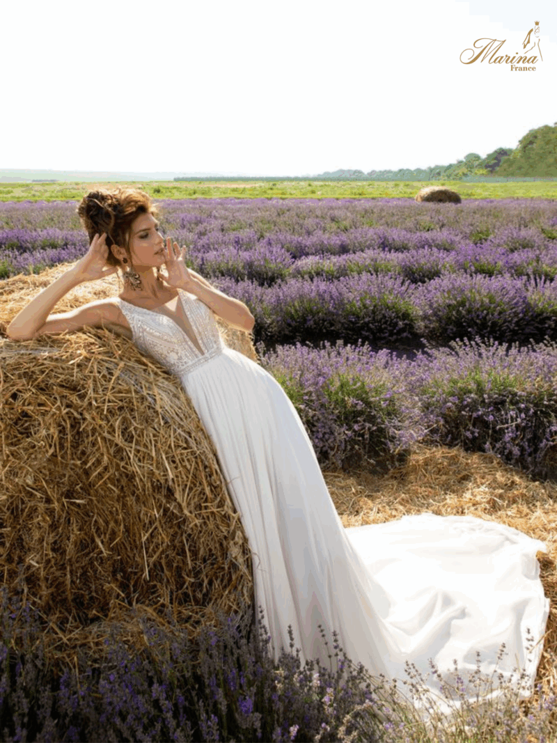 ROBE DENTELLE ET STRASSES ET BAS FLUIDE