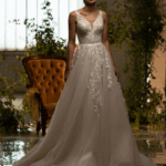 Robe dentelle et tulle avec dos en V