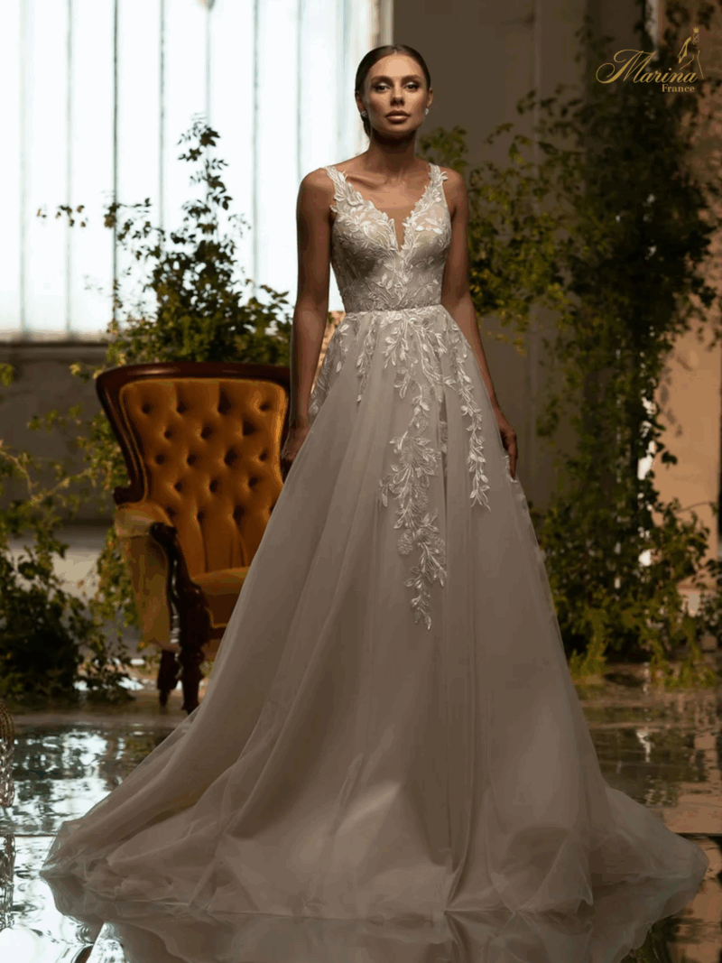 Robe dentelle et tulle avec dos en V