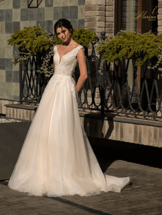 Robe dentelle et bas fluide