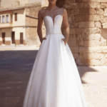 Robe bustier satin avec bustier en cœur et décolleté