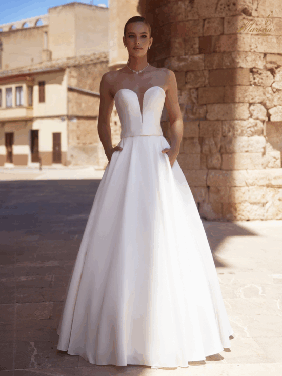 Robe bustier satin avec bustier en cœur et décolleté