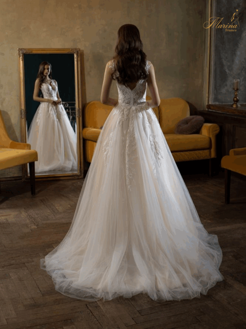 ROBE DENTELLE AVEC TULLE