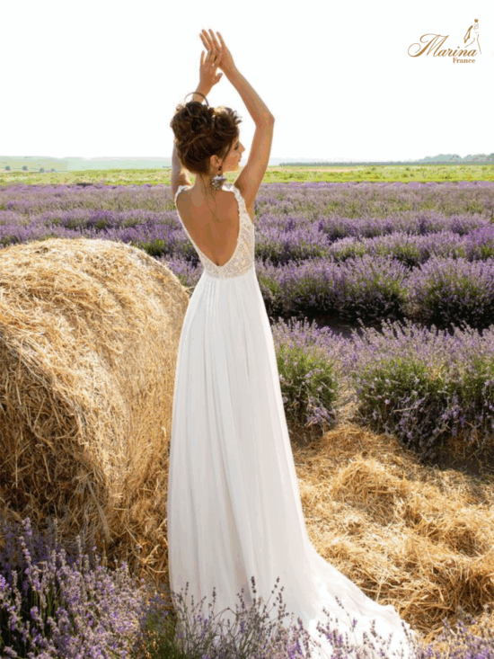 ROBE DENTELLE ET STRASSES ET BAS FLUIDE