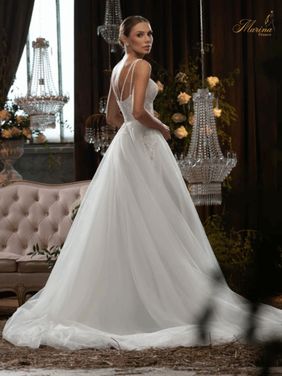 ROBE DENTELE ET STRASSES AVEC TULLE