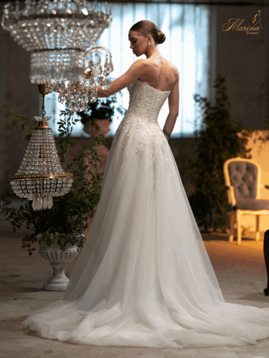ROBE BUSTIER AVEC STRASSES ET TULLE