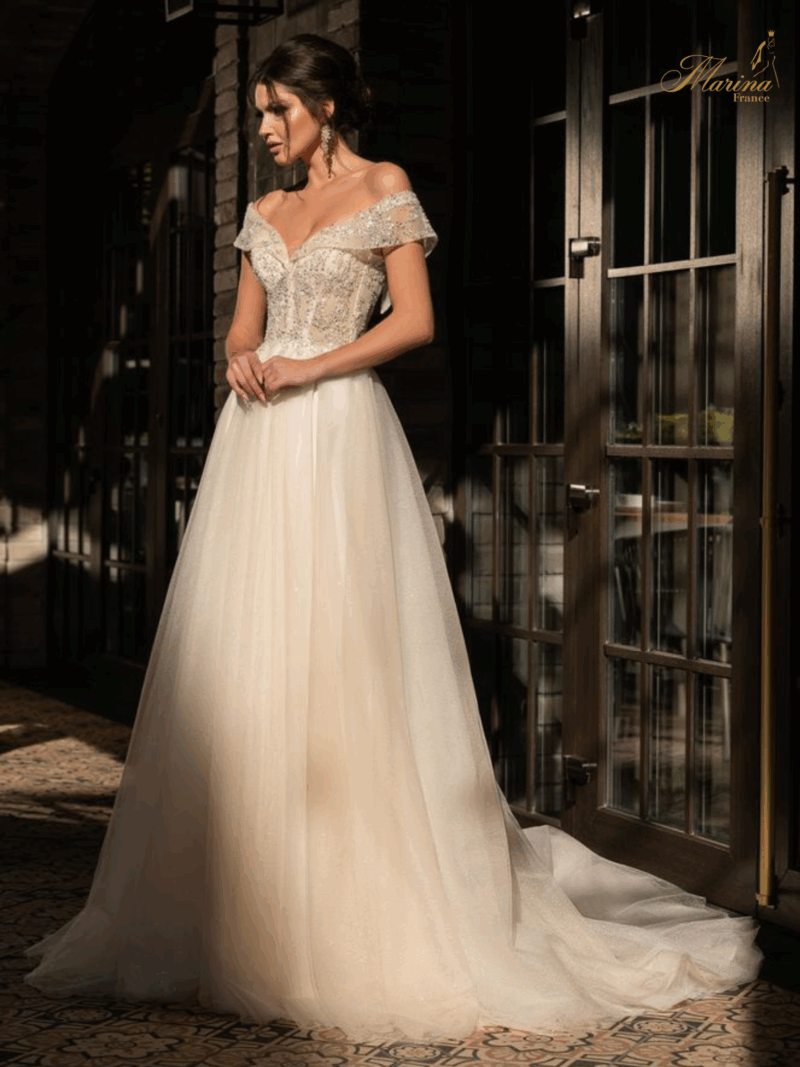 ROBE PRINCESSE AVEC STRASSES ET BAS TULLE