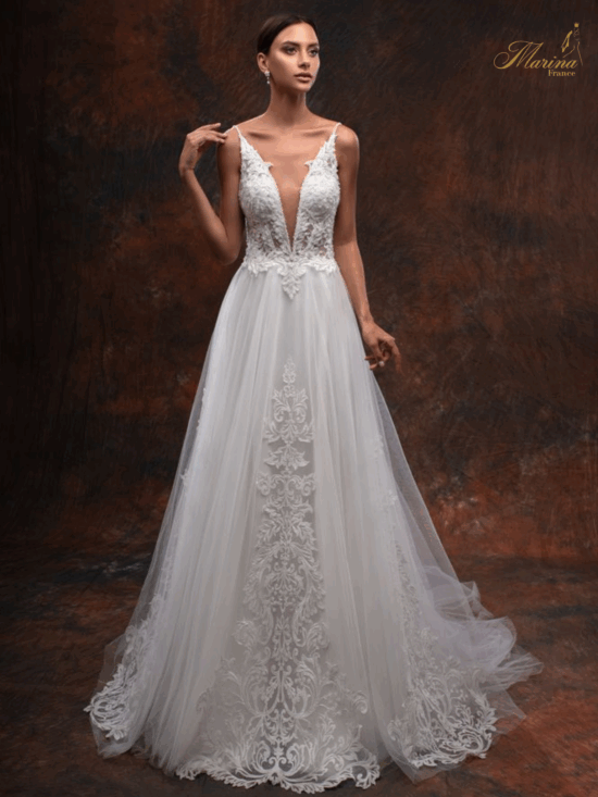 ROBE AVEC STRASSES ET DENTELLE AVEC TULLE