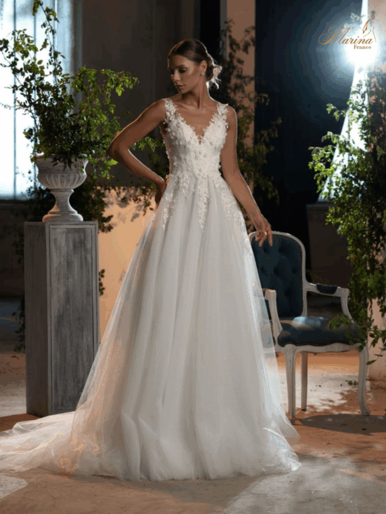 ROBE AVEC DENTELLE ET STRASSES AVEC FLEURS 3D