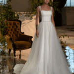 ROBE AVEC PERLES ET TULLE