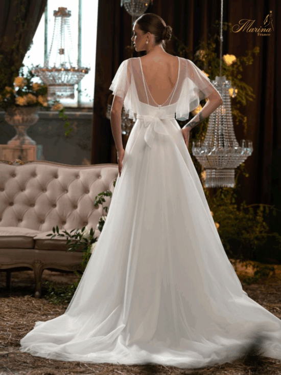 ROBE EN TULLE AVEC DOS EN V ET NOEUD