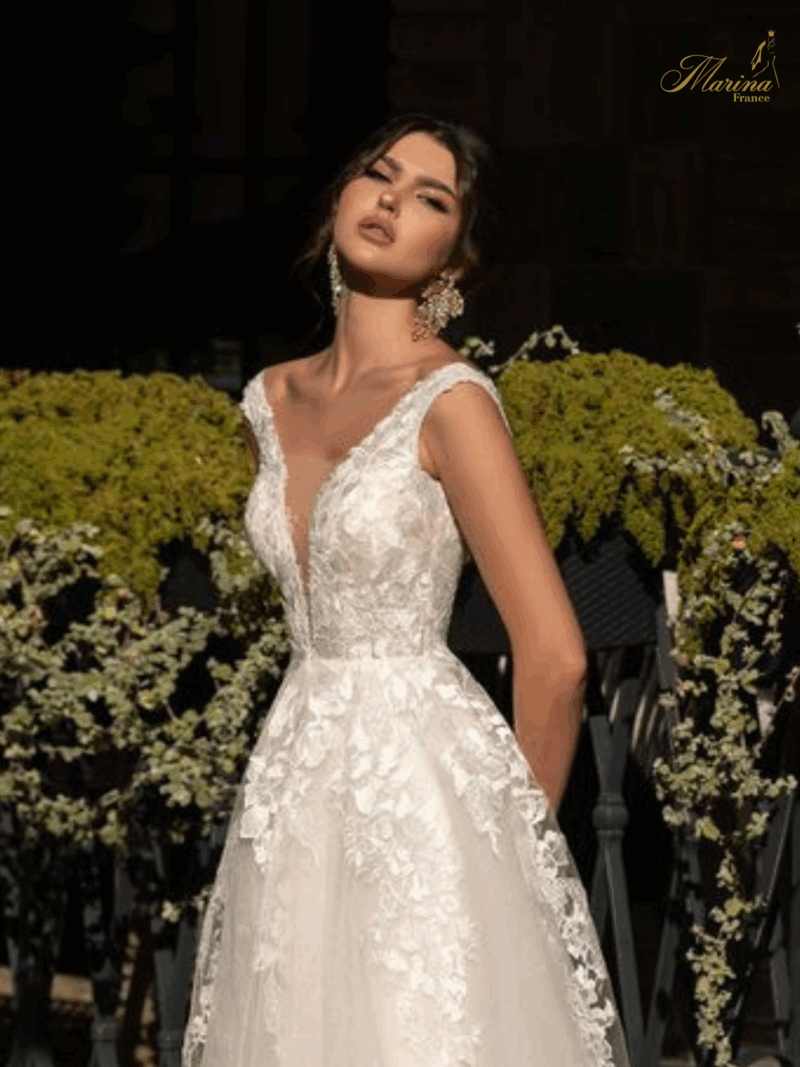 Robe dentelle avec bas en tulle