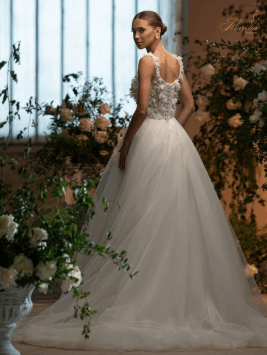 Robe princesse avec tulle et bretelles fines