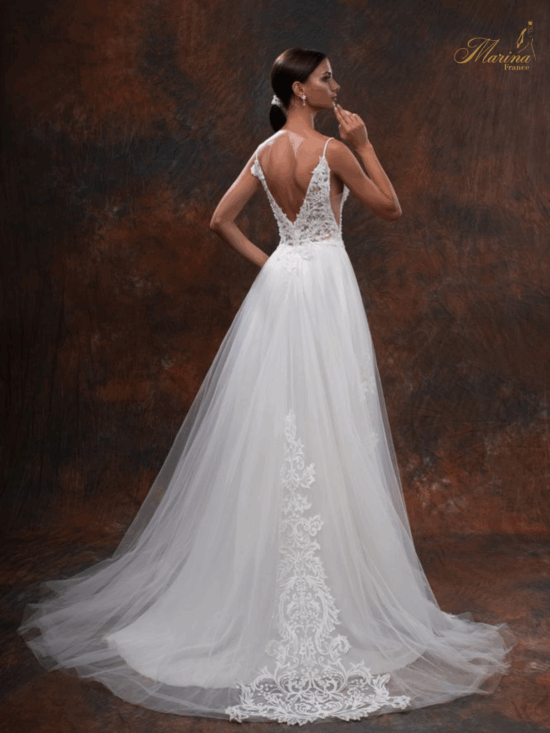 ROBE AVEC STRASSES ET DENTELLE AVEC TULLE