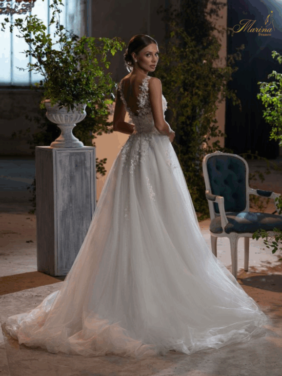 ROBE AVEC DENTELLE ET STRASSES AVEC FLEURS 3D