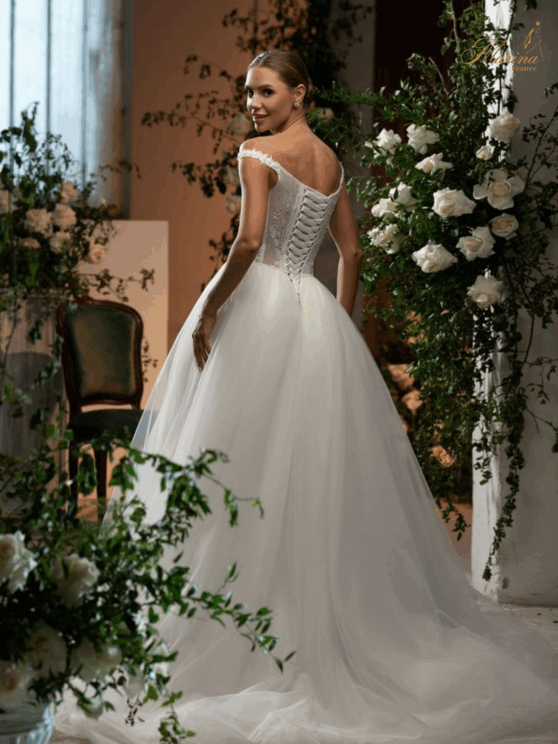 ROBE STRASSES ET TULLE AVEC LAÇAGE