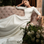 Robe avec manches, prestige, blanche sans décoleté