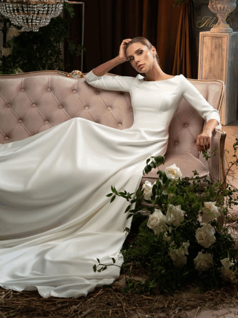 Robe avec manches, prestige, blanche sans décoleté