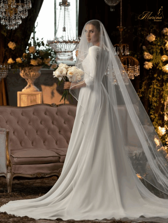 Robe avec manches, prestige, blanche sans décoleté