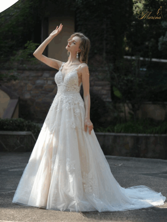 Robe princesse avec tulle, perles et dos nu