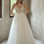 Robe princesse dentelle et dos transparent avec armatures et fleurs