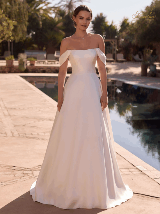 Robe satin avec col bateau
