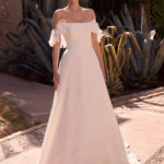 Robe satin avec col bateau a fleurs