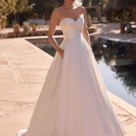 Robe bustier en cœur en satin avec armatures