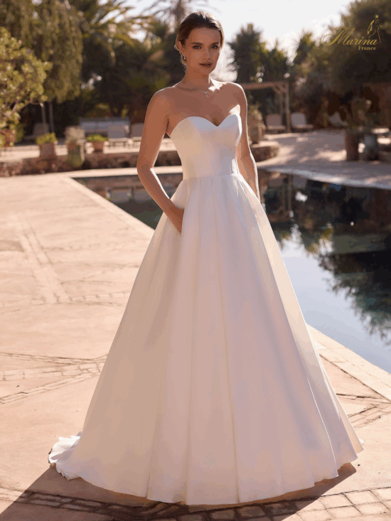 Robe bustier en cœur en satin avec armatures