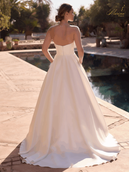 Robe bustier en cœur en satin avec armatures