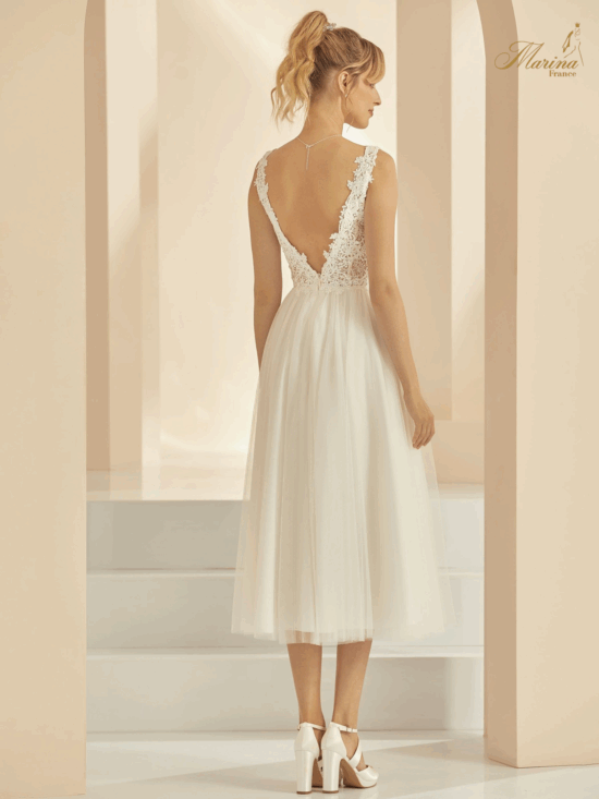 ROBE COURTE BAS EN TULLE ET HAUT DENTELÉ AVEC DOS EN V